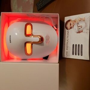 Skin Therapy LED Mask - White and Gold